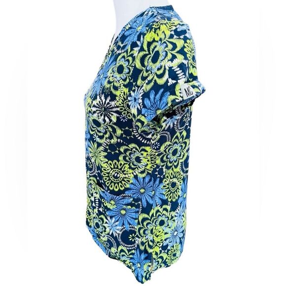 MC2 by Med Couture Women's Niki V-Neck Floral Print Scrub Top size XS - Picture 3 of 5